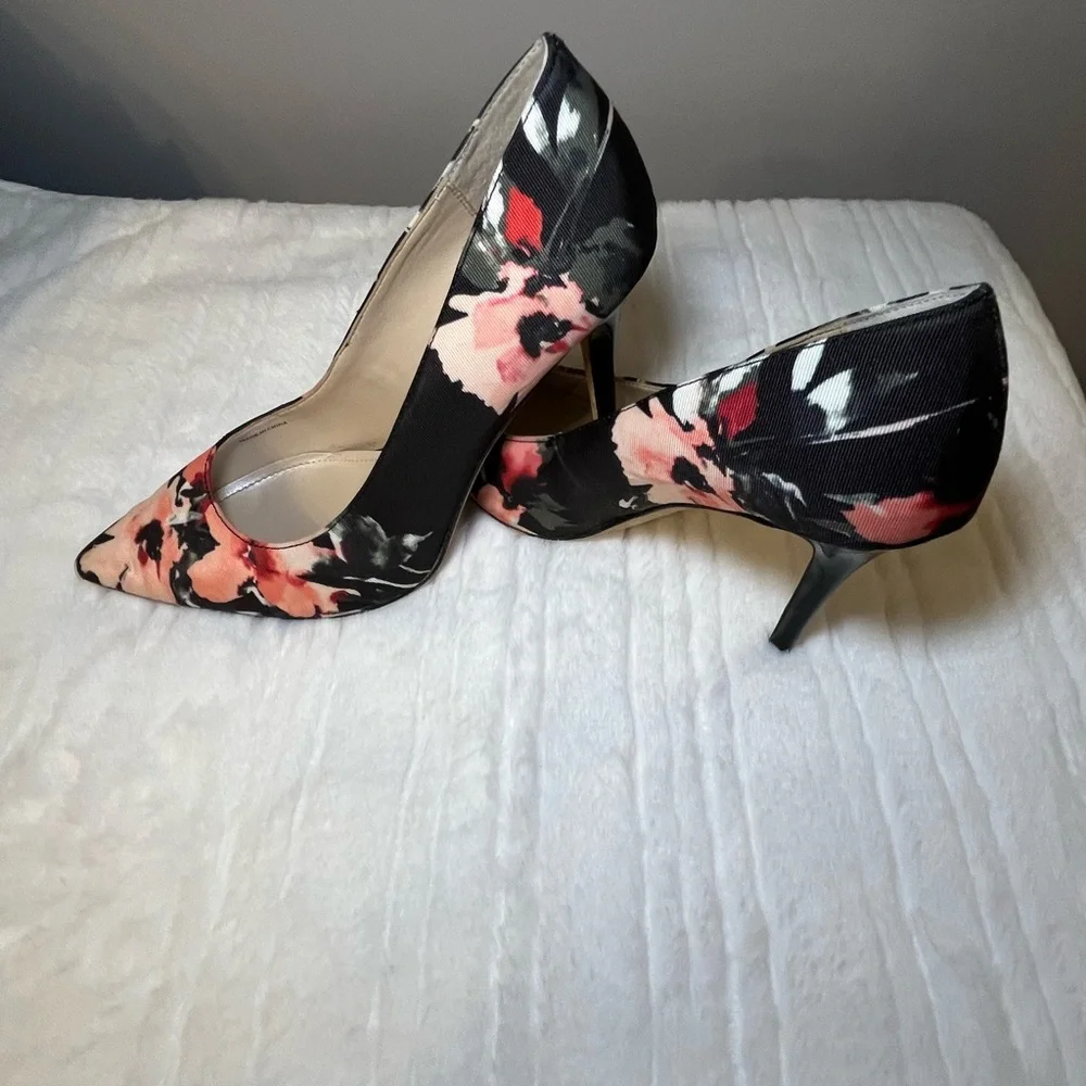 WHBM HEELS - Picture 6 of 6